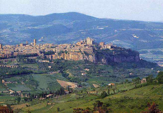 Orvieto sullla sua base di Tufo